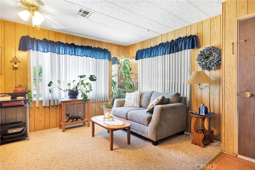 15252 Seneca Road 33