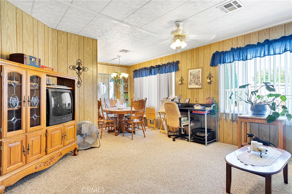 15252 Seneca Road 33