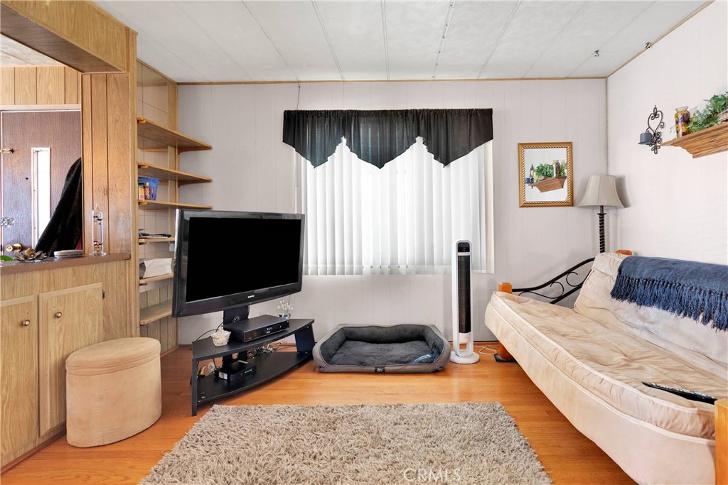 15252 Seneca Road 33