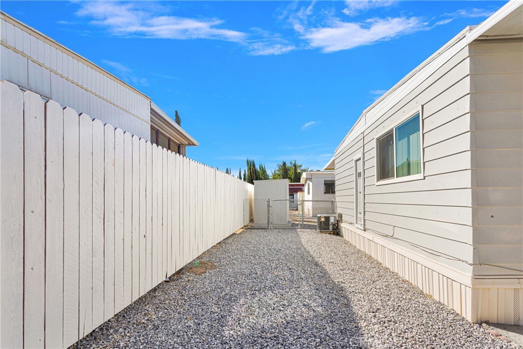 15252 Seneca Road 28