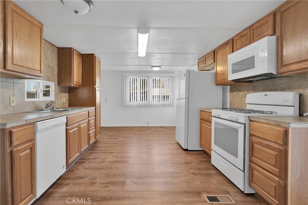 15252 Seneca Road 57