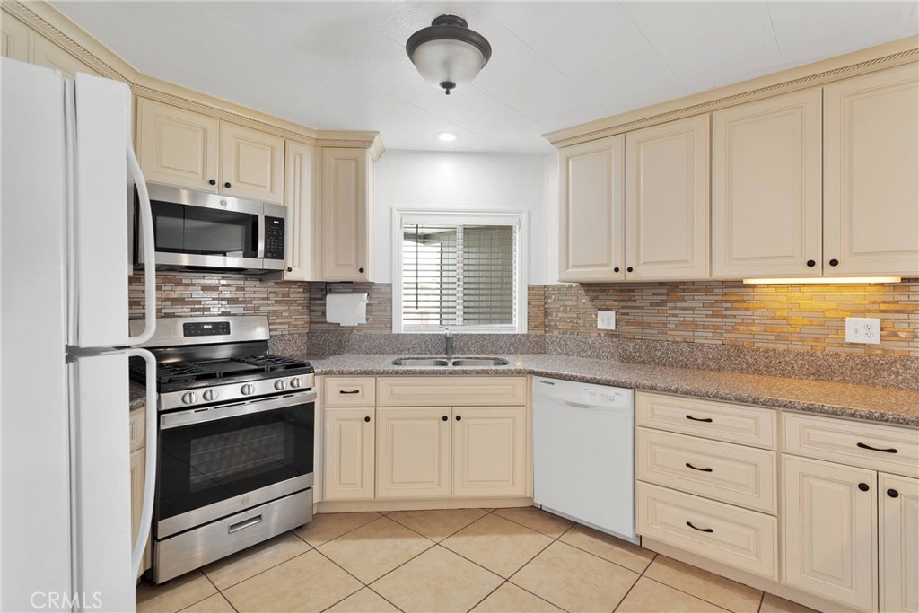 15252 Seneca Road 215