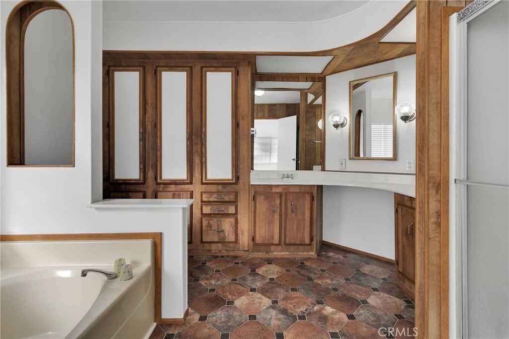 15252 Seneca Road 215