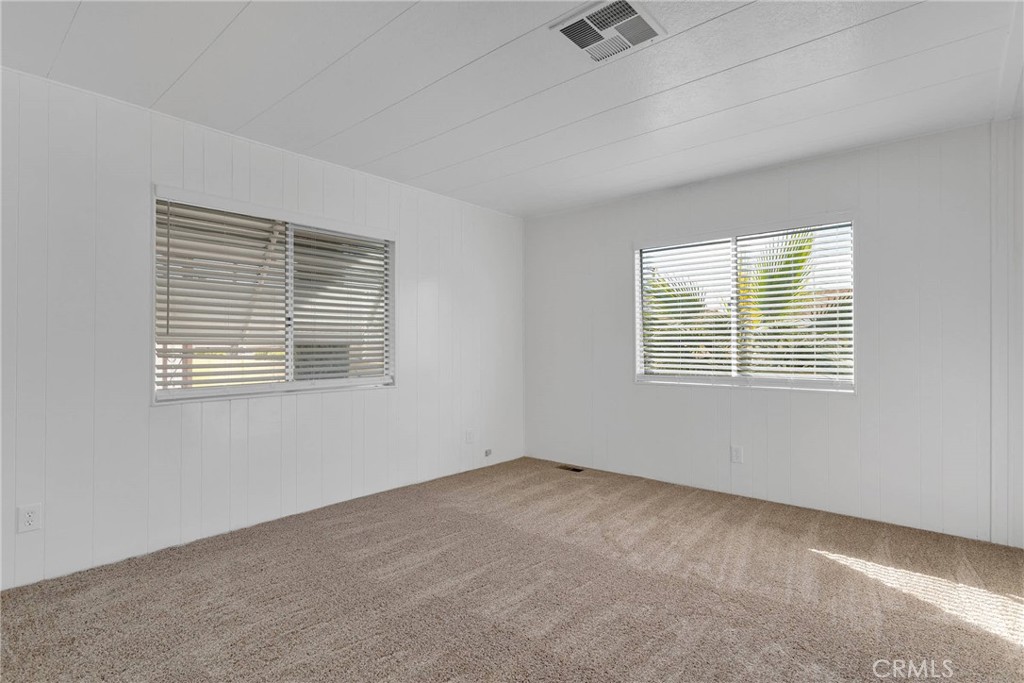 15252 Seneca Road 215