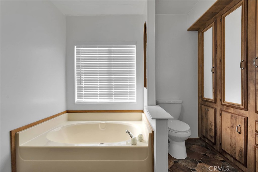 15252 Seneca Road 215