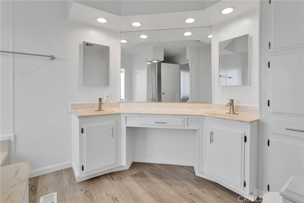 15252 Seneca Road 298