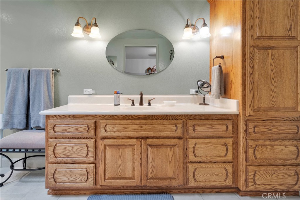 11081 Cottonwood Avenue