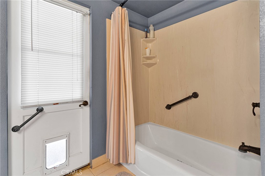 11081 Cottonwood Avenue