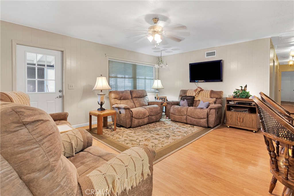 11081 Cottonwood Avenue