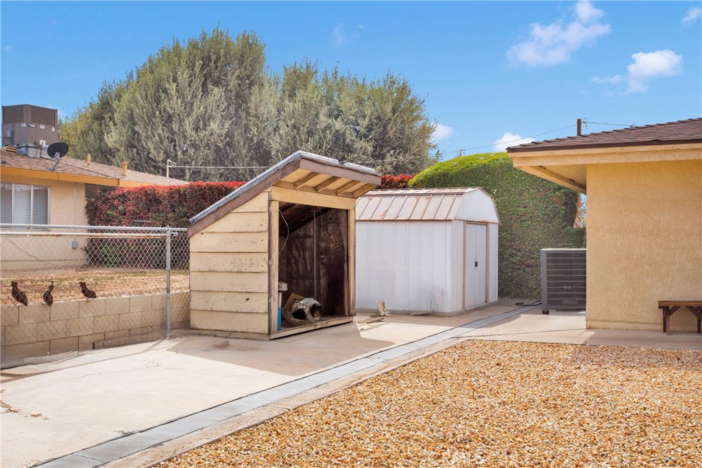 11081 Cottonwood Avenue