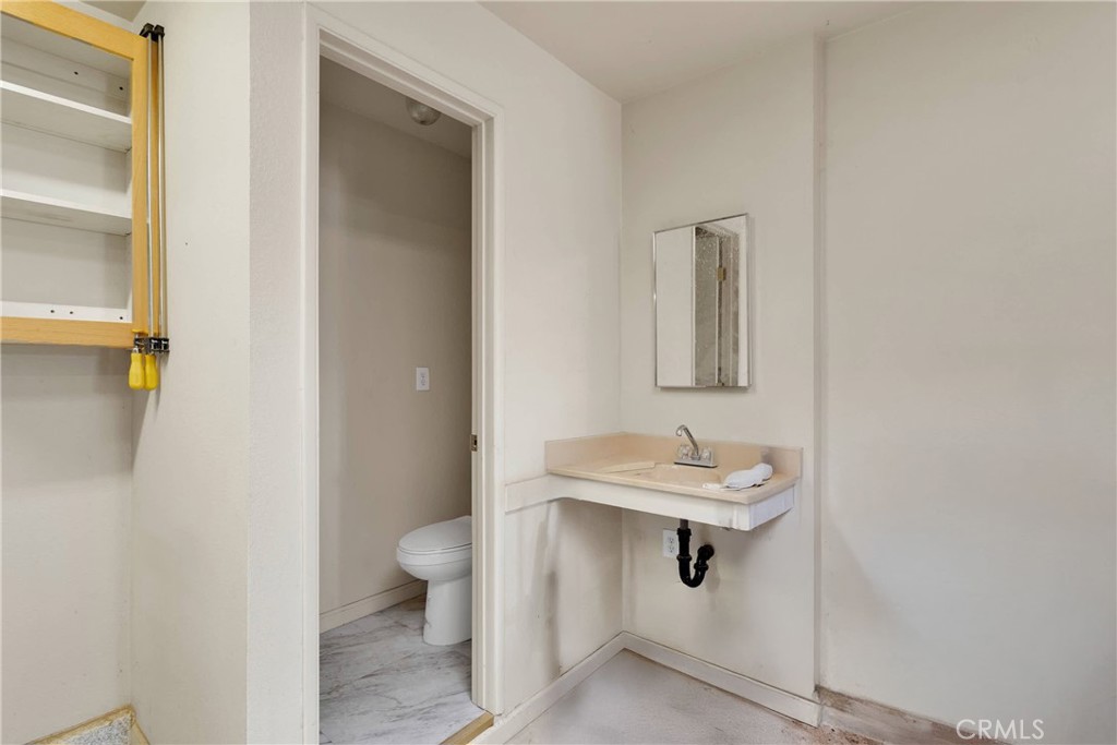 11081 Cottonwood Avenue