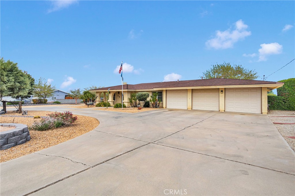 11081 Cottonwood Avenue