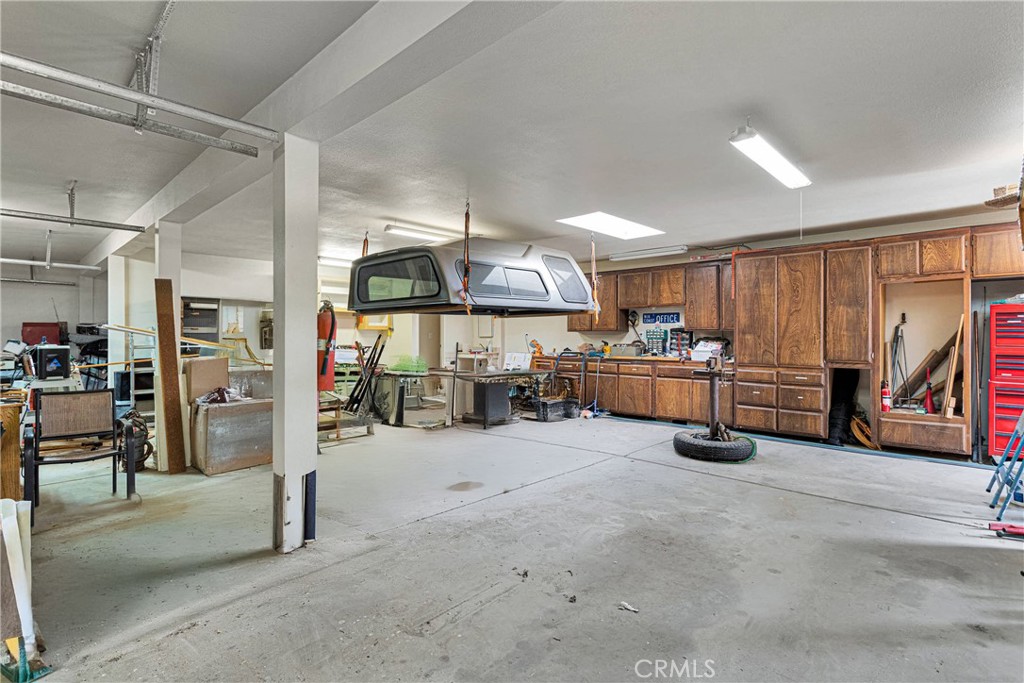 11081 Cottonwood Avenue