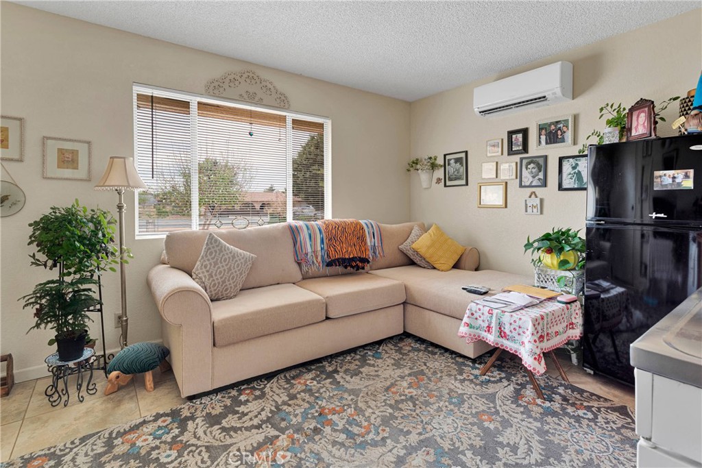 11081 Cottonwood Avenue