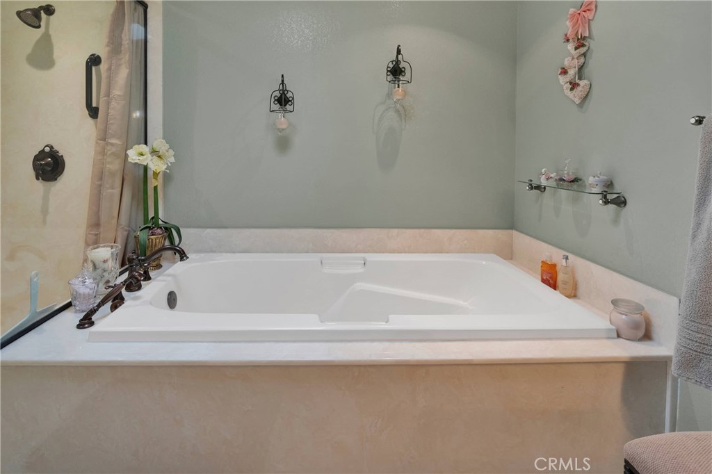 11081 Cottonwood Avenue