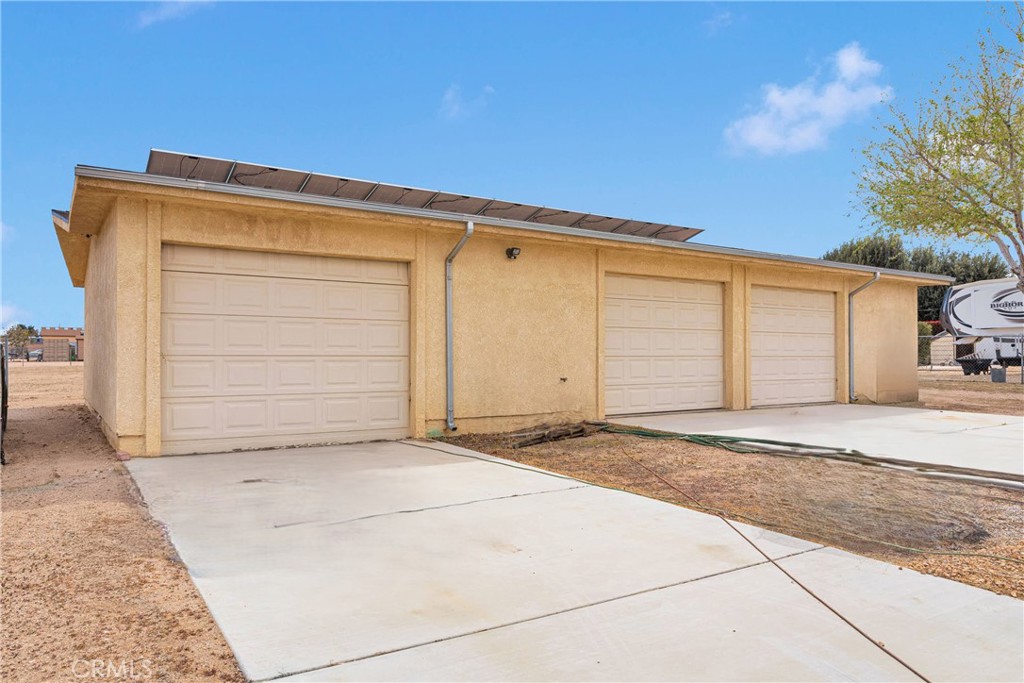 11081 Cottonwood Avenue