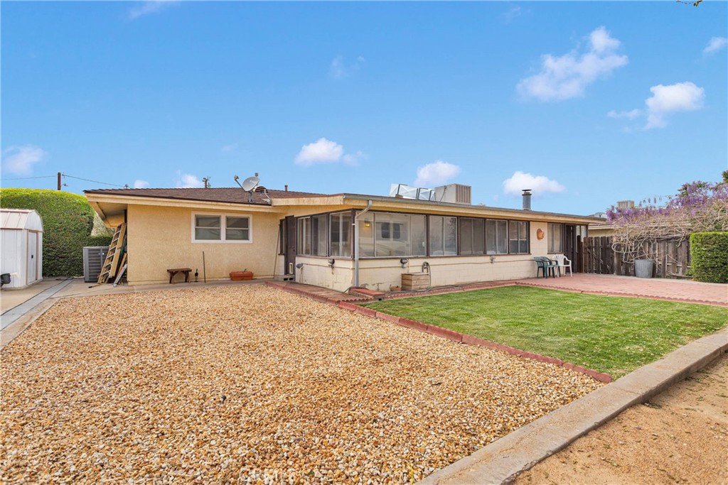 11081 Cottonwood Avenue