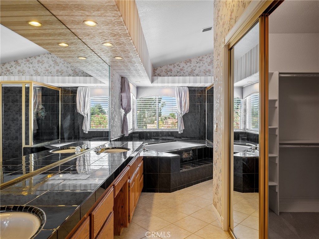 12665 Spring Valley