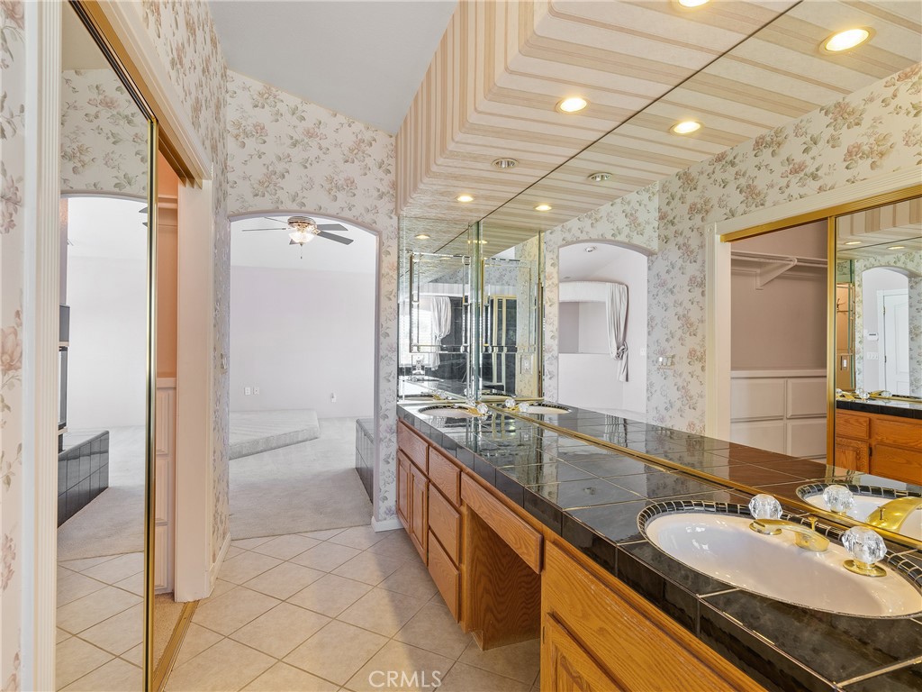 12665 Spring Valley