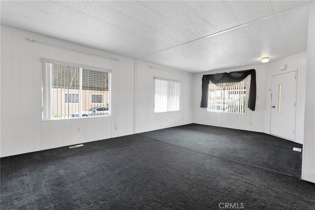 15252 Seneca Road 243