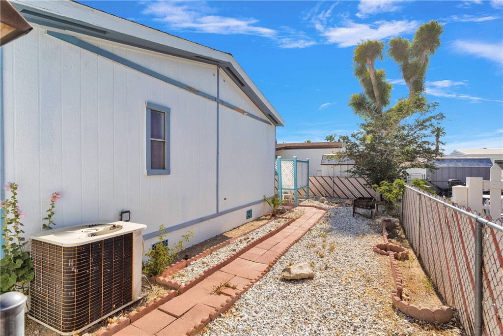 15252 Seneca Road 243