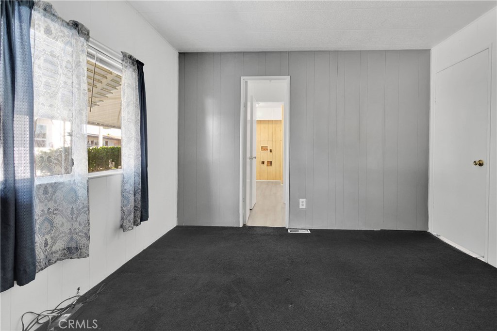 15252 Seneca Road 243