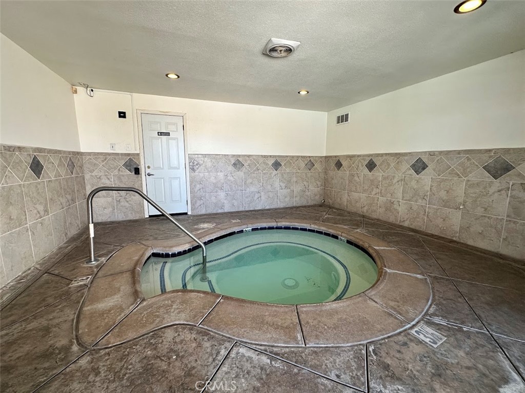 15252 Seneca Road 243