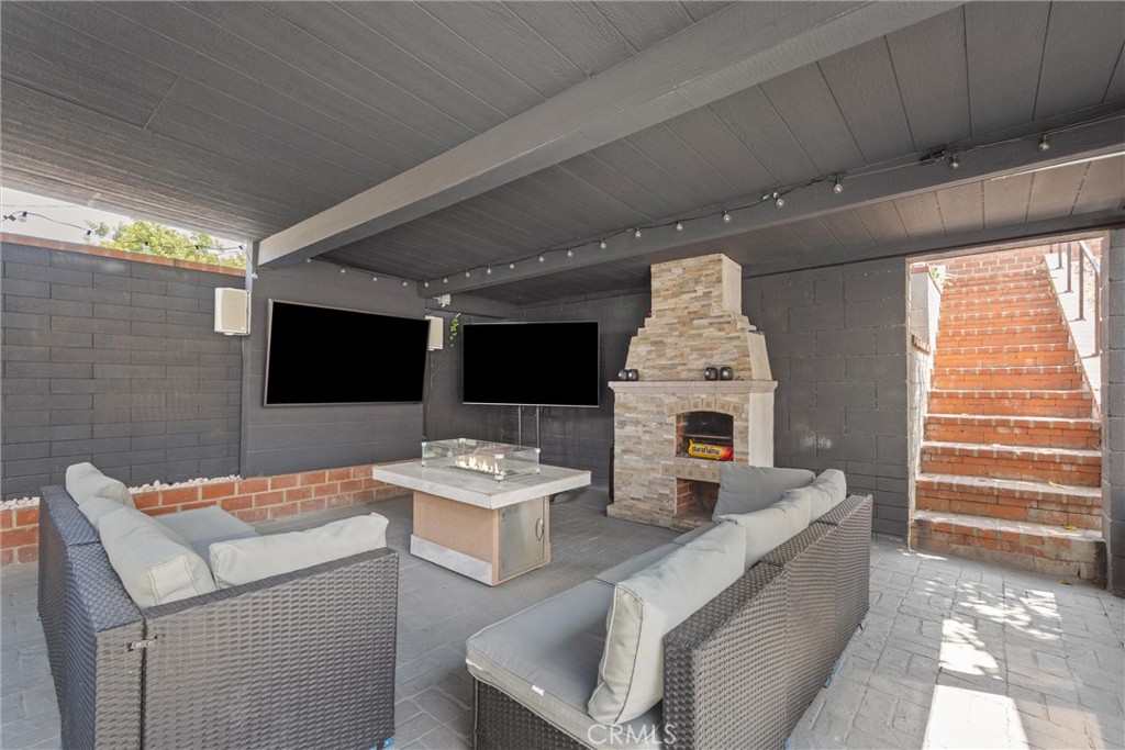 216 E Markland Drive