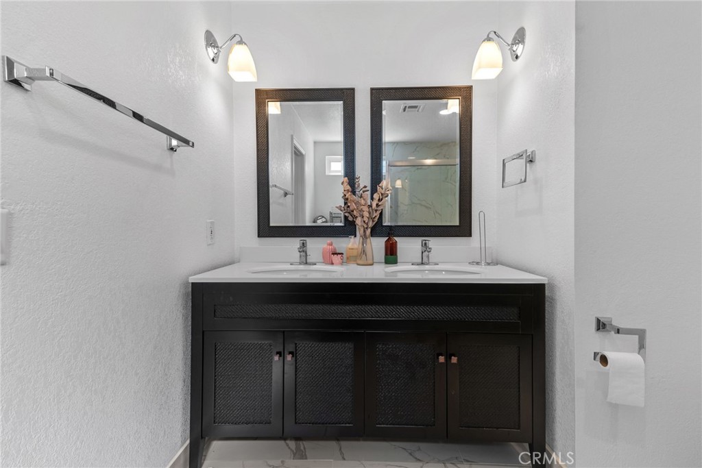 17760 Honeycomb Lane