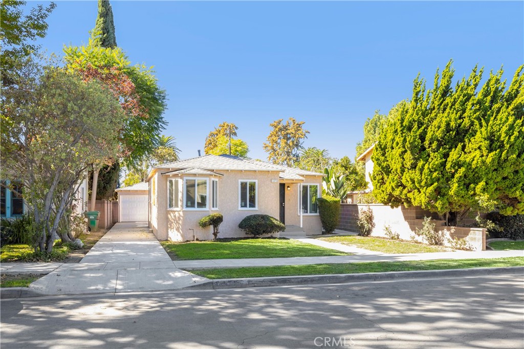 6475 Cerritos