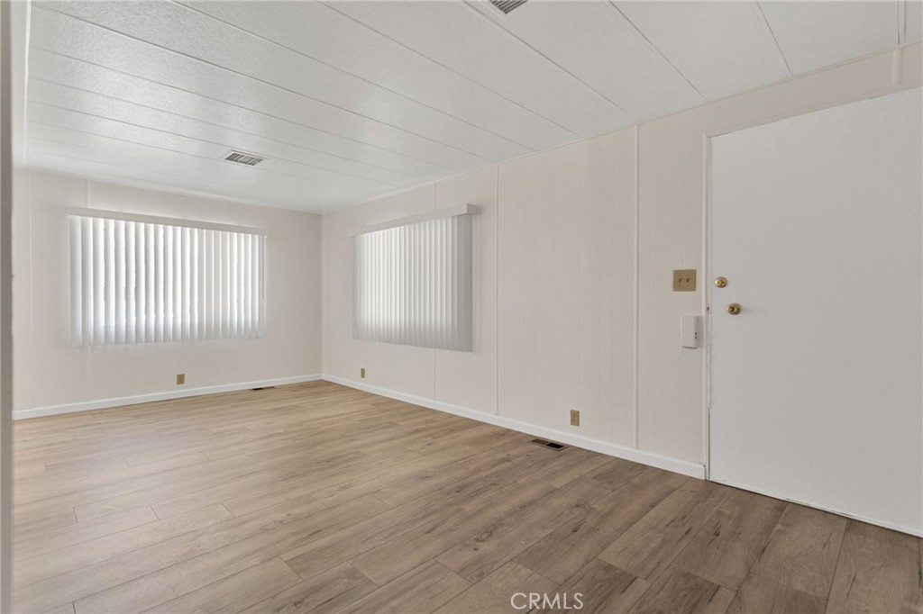 15252 Seneca Road 297