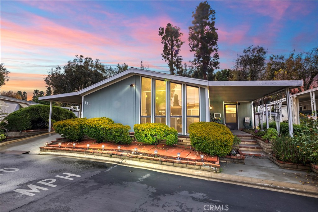 1601 S GAREY