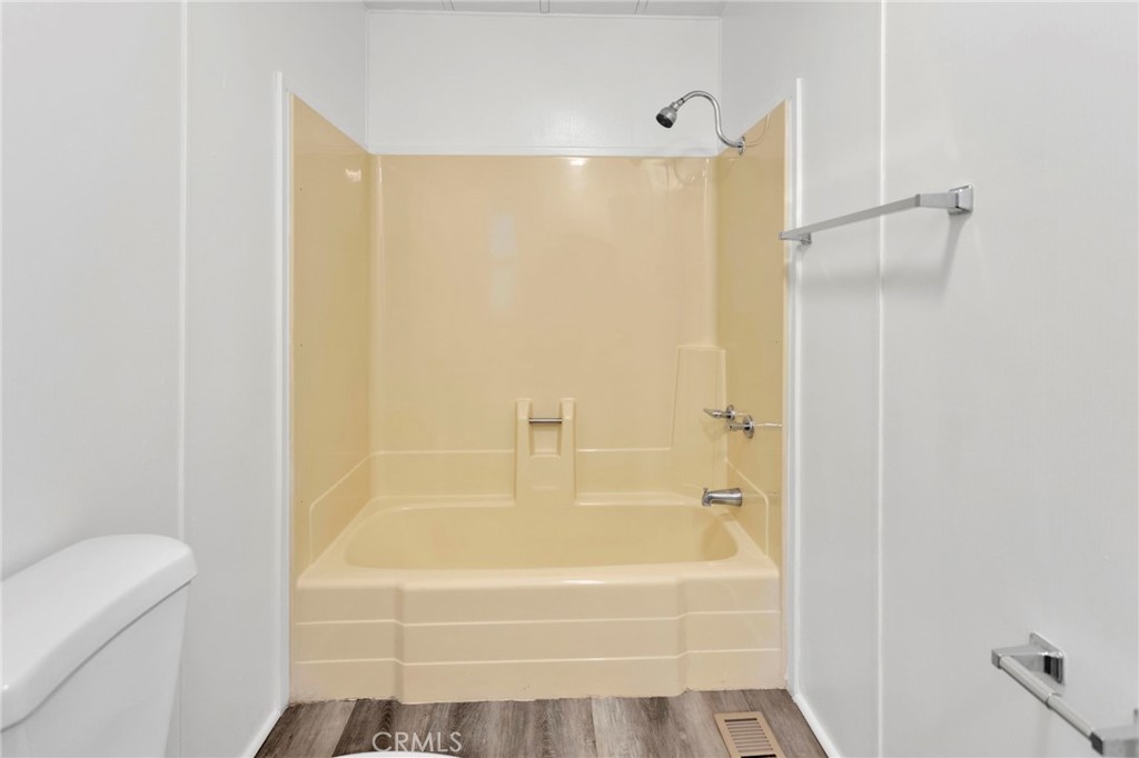 15252 Seneca Road 241