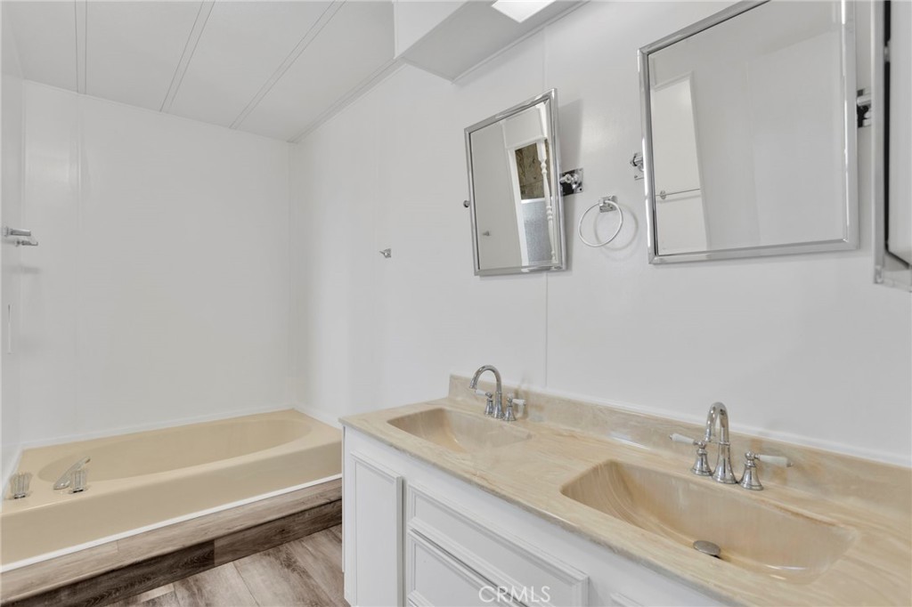 15252 Seneca Road 241