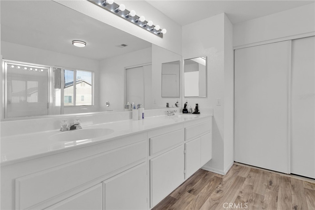 13277 Thornwood Court