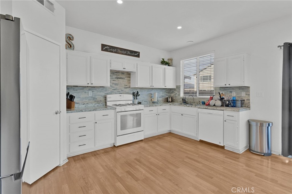 13277 Thornwood Court
