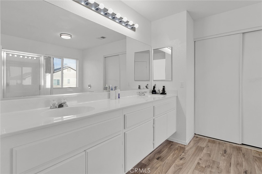 13277 Thornwood Court