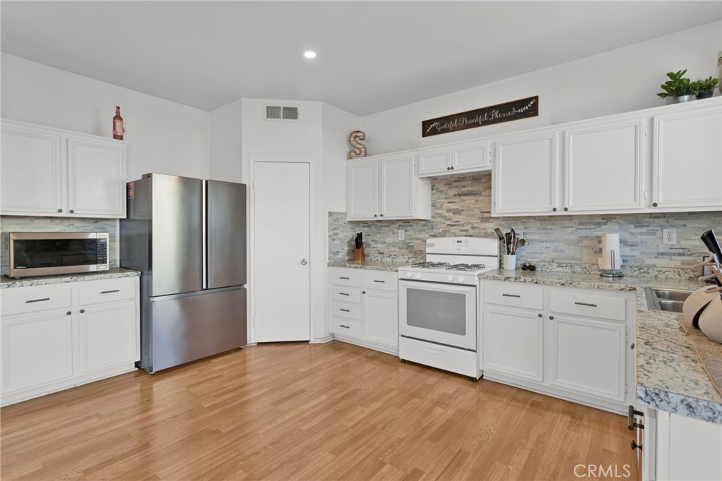 13277 Thornwood Court