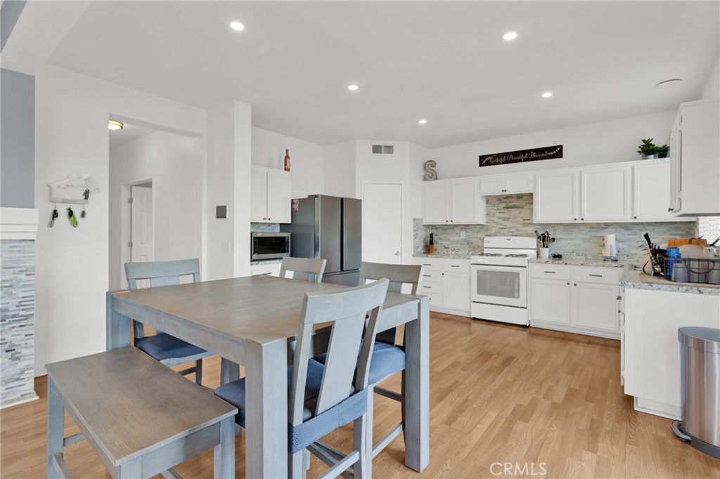 13277 Thornwood Court