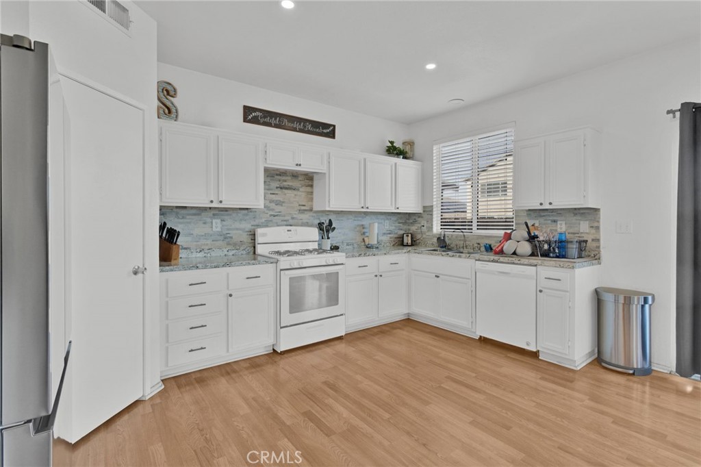 13277 Thornwood Court