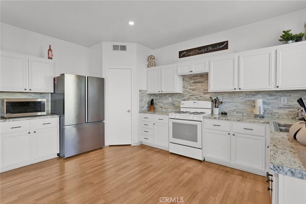 13277 Thornwood Court