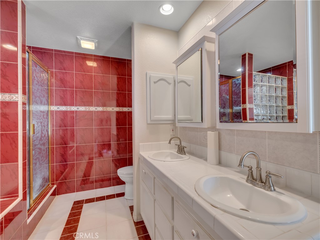 8756 Oakwood