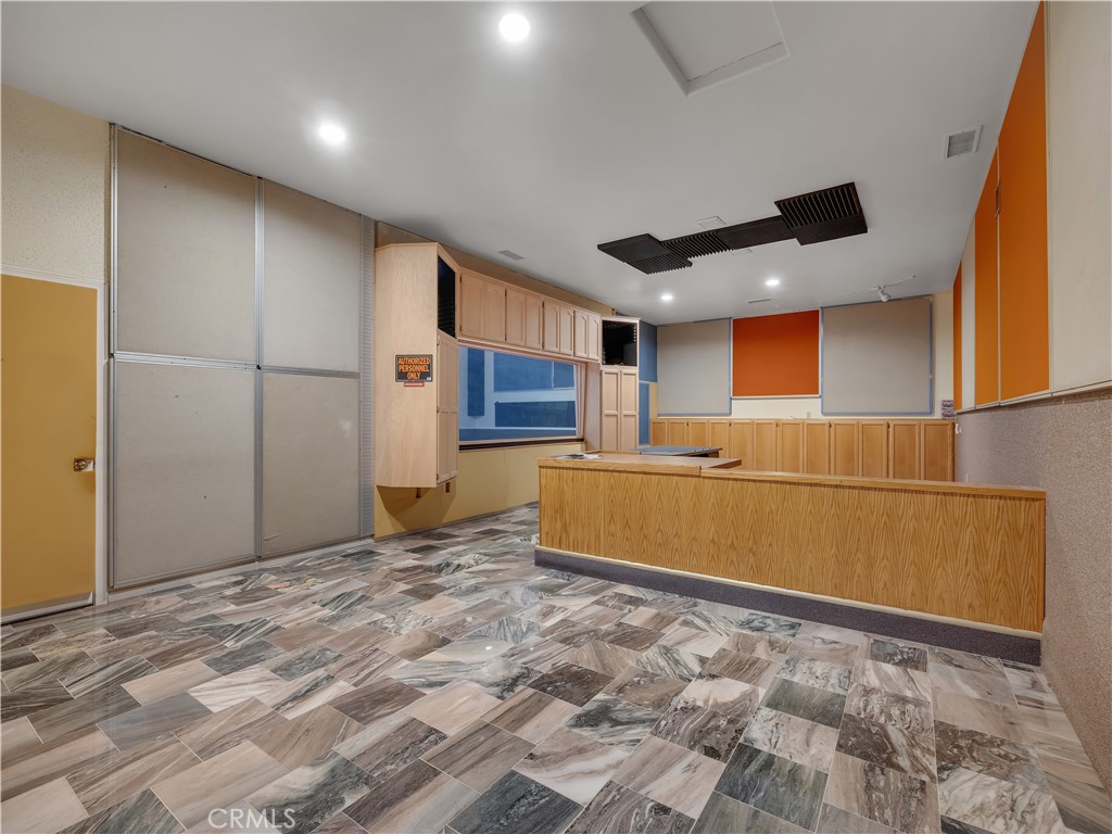 8756 Oakwood