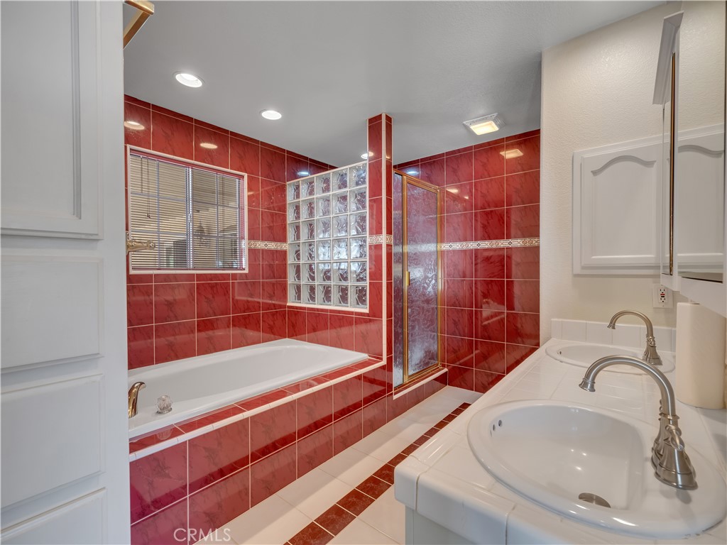 8756 Oakwood