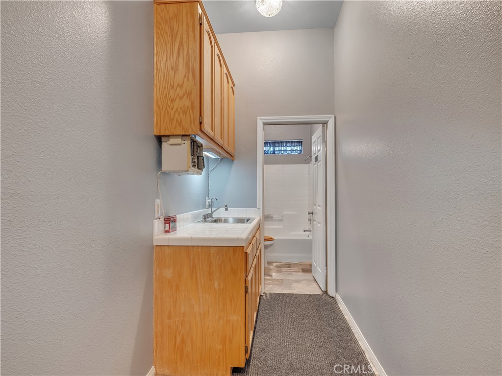 8756 Oakwood