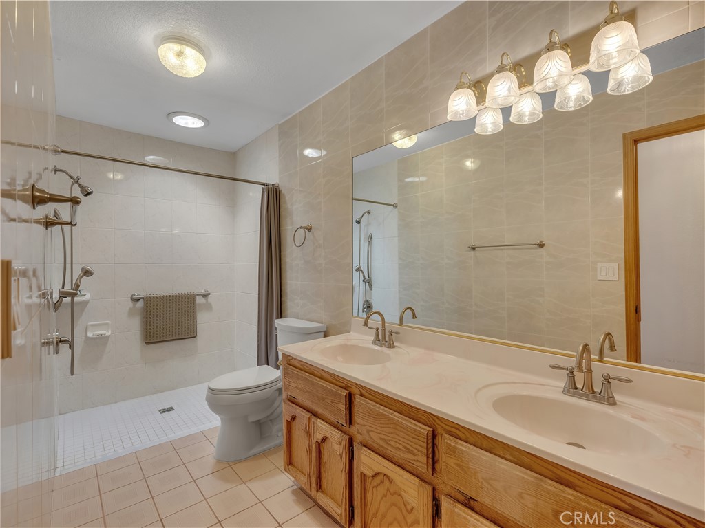 8756 Oakwood