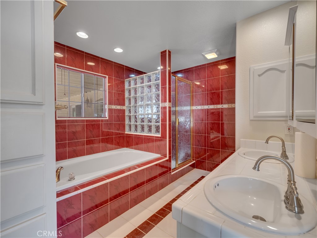 8756 Oakwood