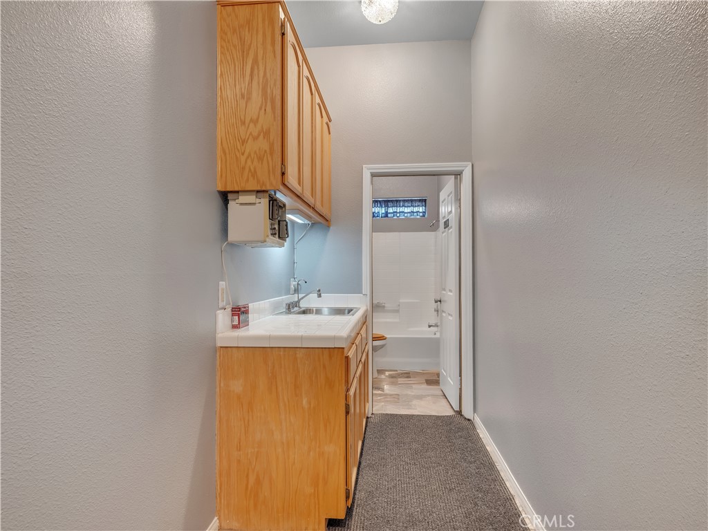 8756 Oakwood