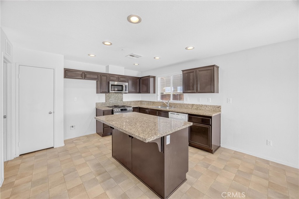 15752 Whitecap Way