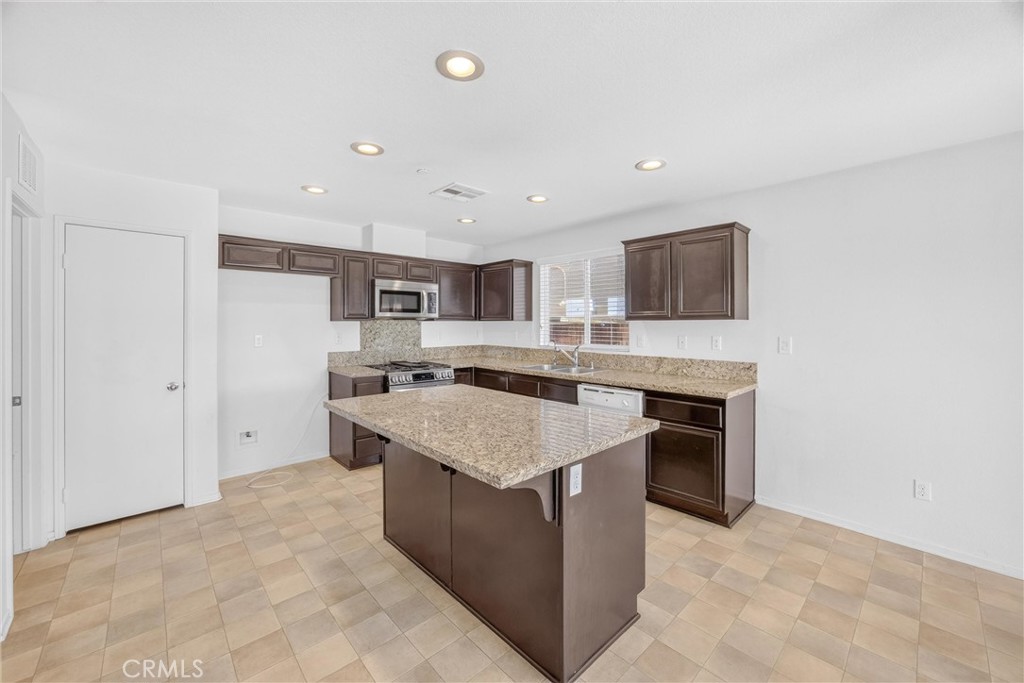 15752 Whitecap Way